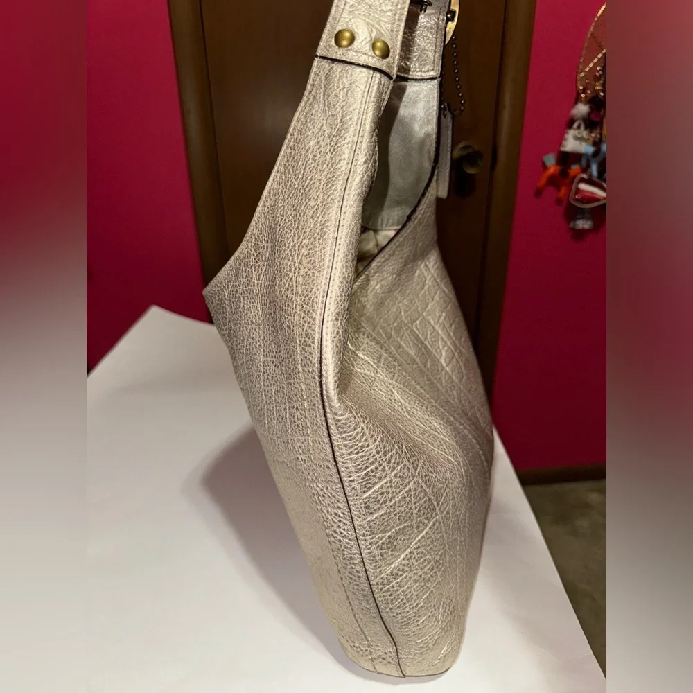 Coach Sophie Duffel 12503 Metallic Gold
Leather - Picture 4 of 9